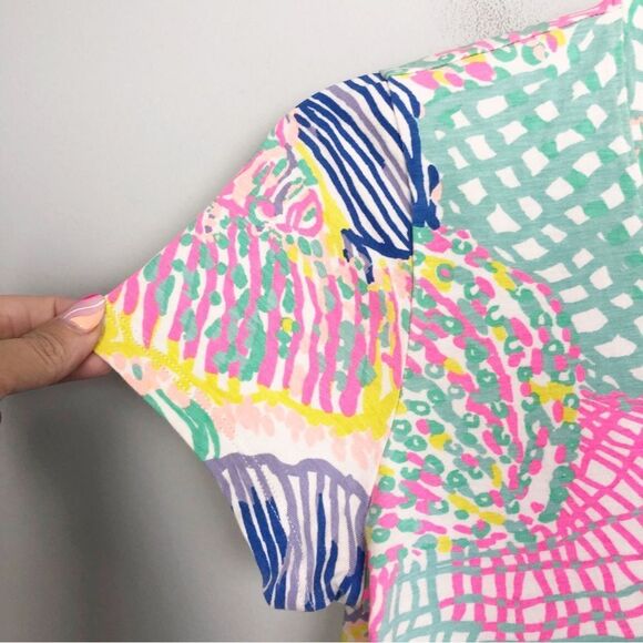 LILLY PULITZER | Michele V-Neck Top Roar of the Seas Colorful Tee Women’s Size S - Picture 5 of 9